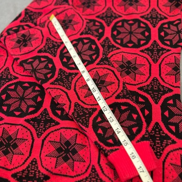 VTG 80s Sz: M Andrew St. John Pink Black Holiday Snowflake Geometric Sweater